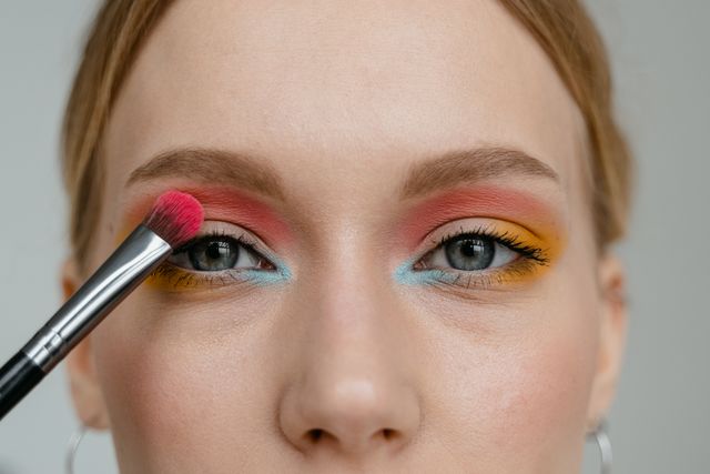 Urutan Makeup Mata yang Benar: Primer, Eyeliner, Maskara